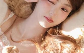 一起探秘Joyce Lin2x银狼的全套写真图集，感受她在每一帧中的故事和情感流露。.txt